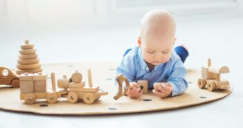 Kleine Denker – So wird Babys Gehirn spielerisch gefördert (Foto: AdobeStock - 316946636 irena_geo)